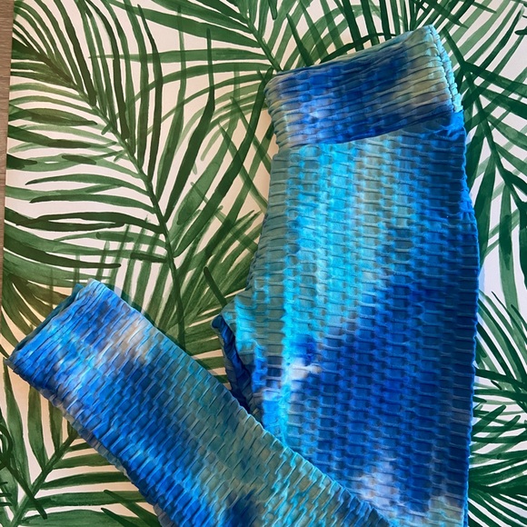 Never worn tie dye booty leggings - Picture 4 of 5